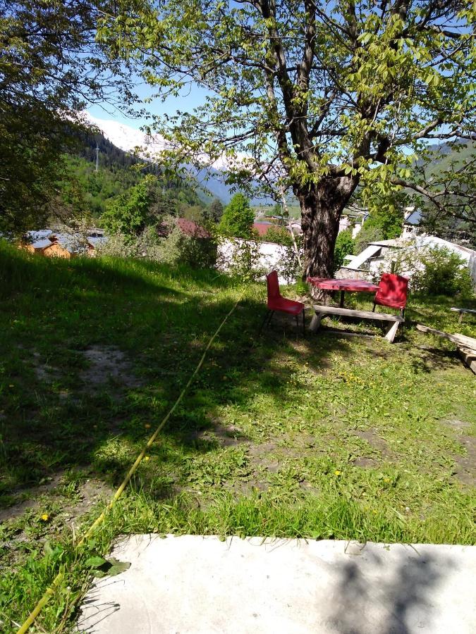 Gogi Jafaridze'S Guesthouse Mestia Esterno foto