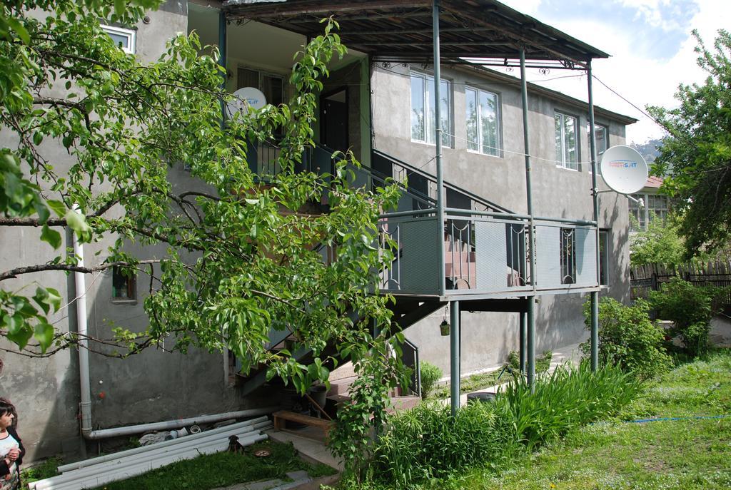 Gogi Jafaridze'S Guesthouse Mestia Esterno foto