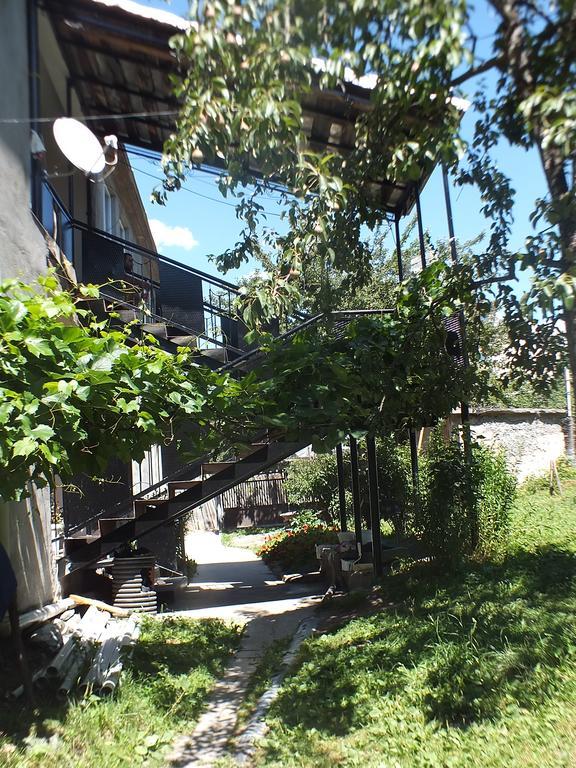 Gogi Jafaridze'S Guesthouse Mestia Esterno foto