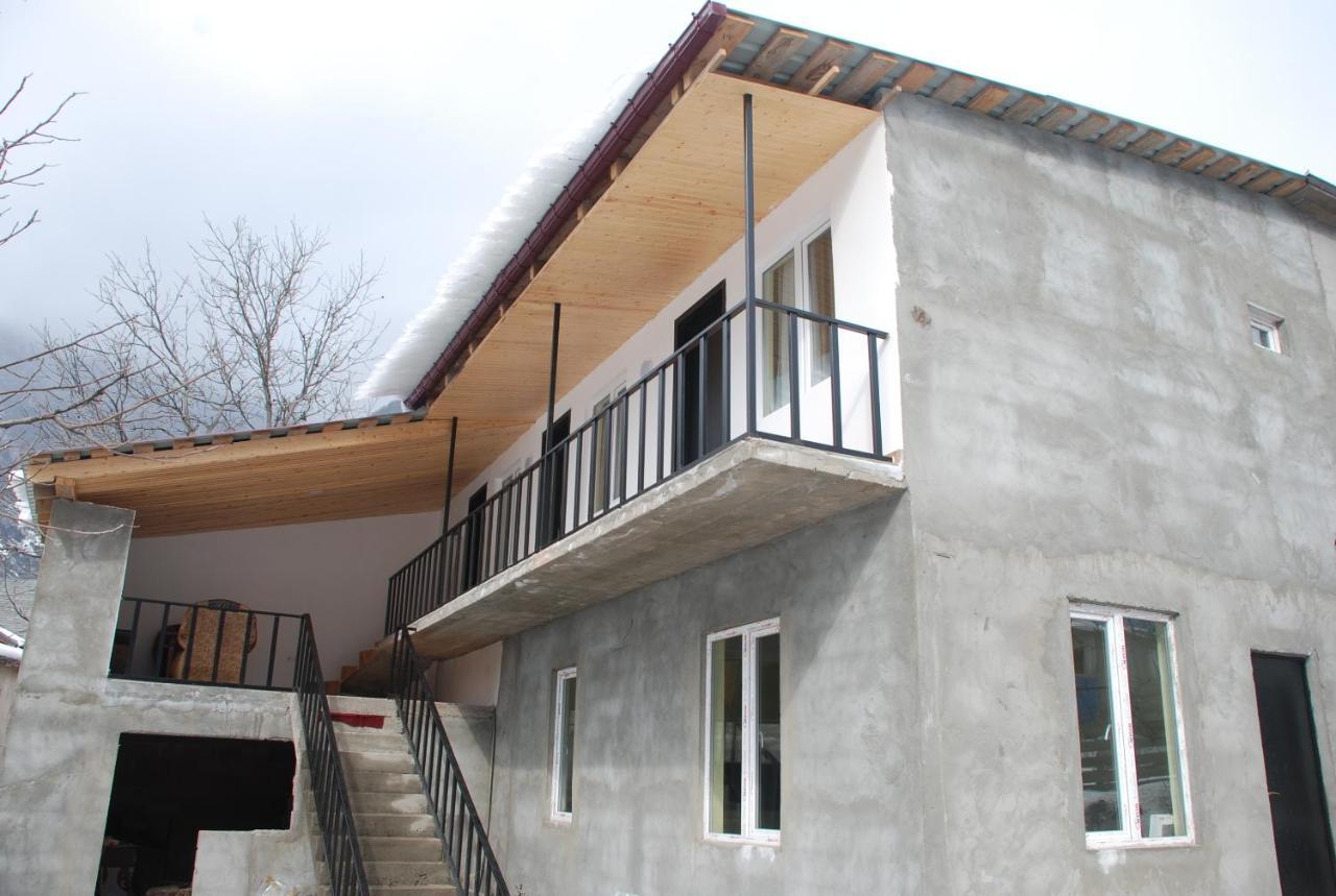 Gogi Jafaridze'S Guesthouse Mestia Esterno foto