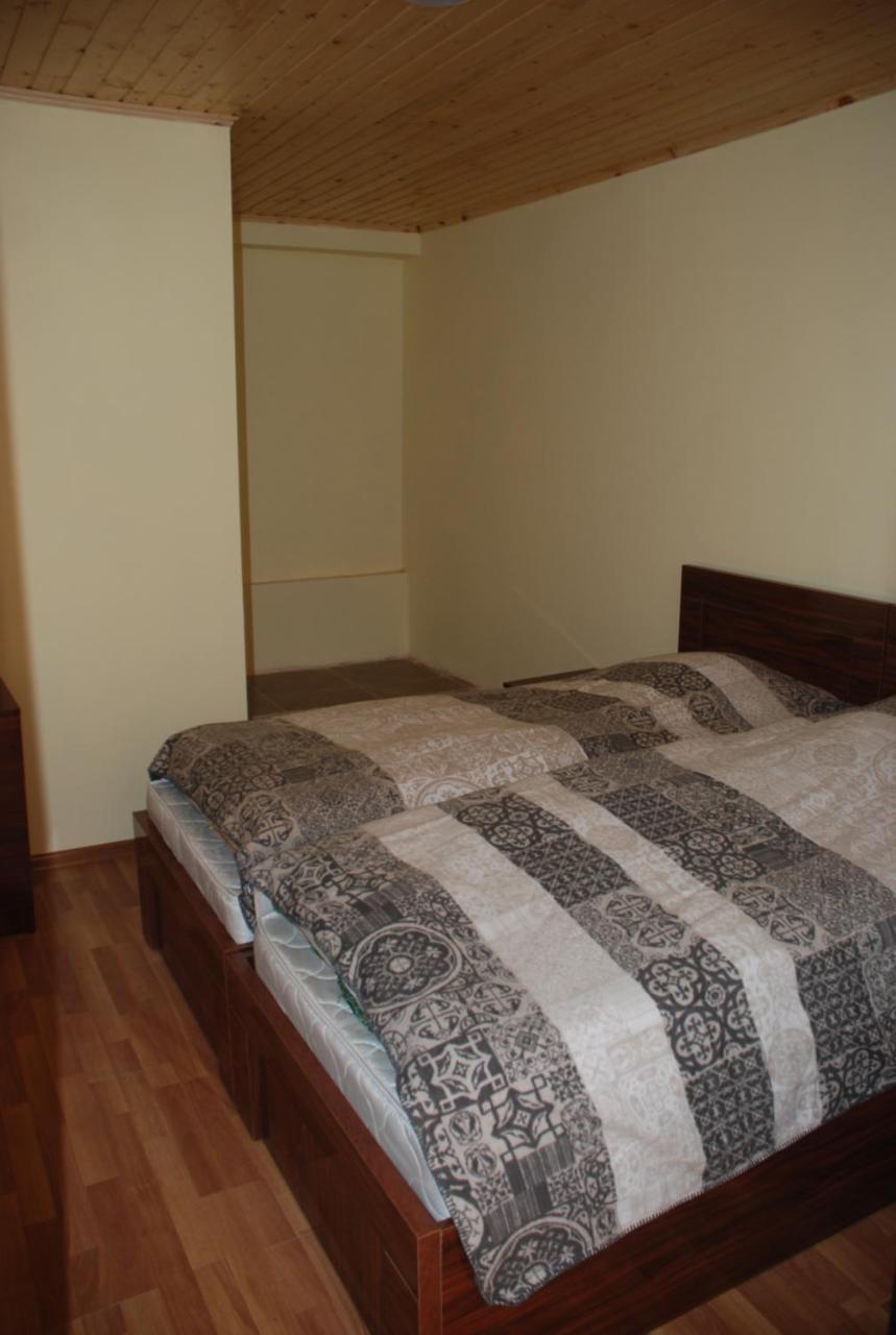 Gogi Jafaridze'S Guesthouse Mestia Esterno foto